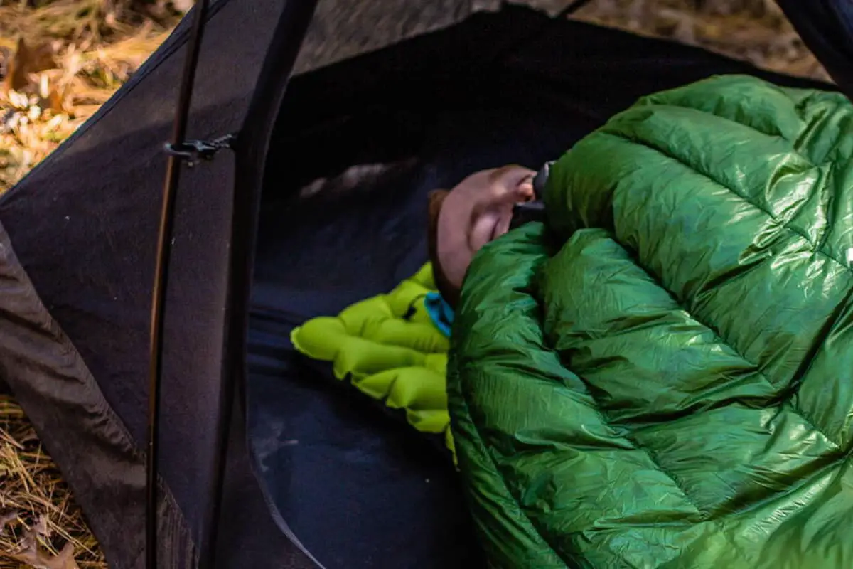 9 Amazingly Cheap Hiking Quilts For Your Next Trek - Nomad Hiker